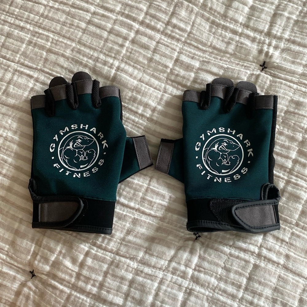 Gymshark lifting gloves